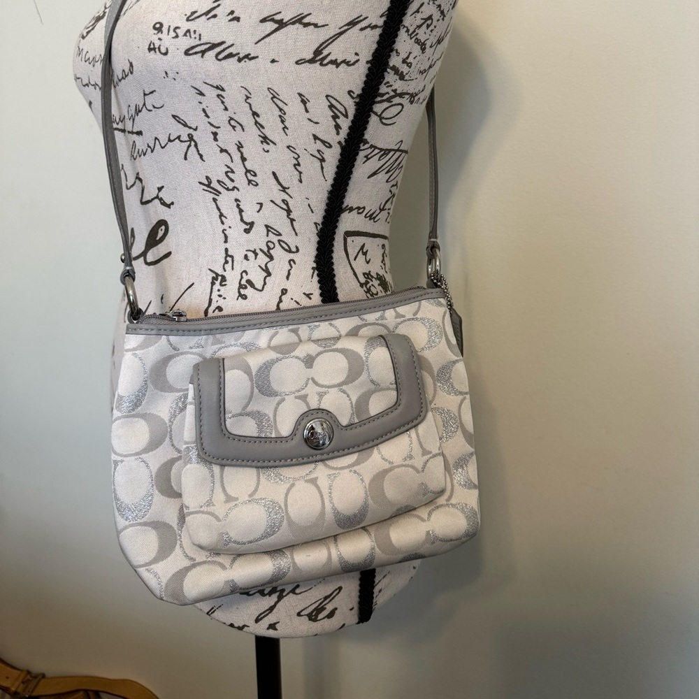 Y2K Vintage Coach Signature Penelope White and Gray Signature Crossbody Bag